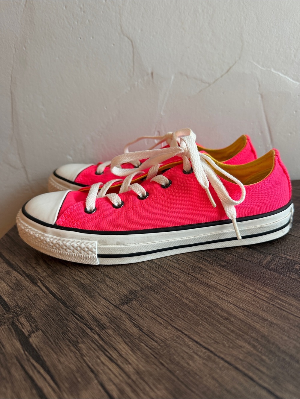 Kids Low-Top Canvas Sneakers in Bright Neon Pink
